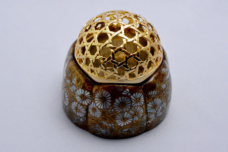 Ornament, Incense burner, Mother-of-pearl inlay, Chrysanthemum Maki-e, Gold-plated - Sanao Matsuda, Echizen lacquerware