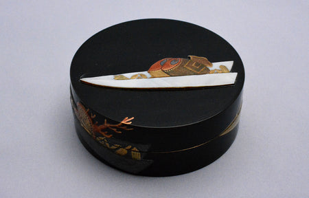 Tea ceremony utensils, Incense container, Nashiji lacquer on the inside, Treasure ship - Sanao Matsuda, Echizen lacquerware