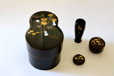 Tea ceremony utensils, Gourd-shaped box, Matcha container, Tea whisk holder, Incense container - Sanao Matsuda, Echizen lacquerware