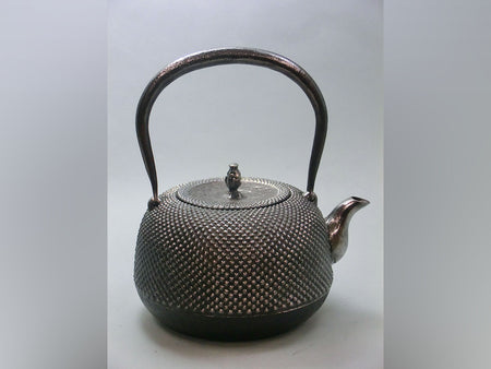 Tea supplies, Iron kettle, Iron sand Round shape, Nanbu arare, Medium, 1.4L - Kousei Oikawa, Nambu ironware, Metalwork
