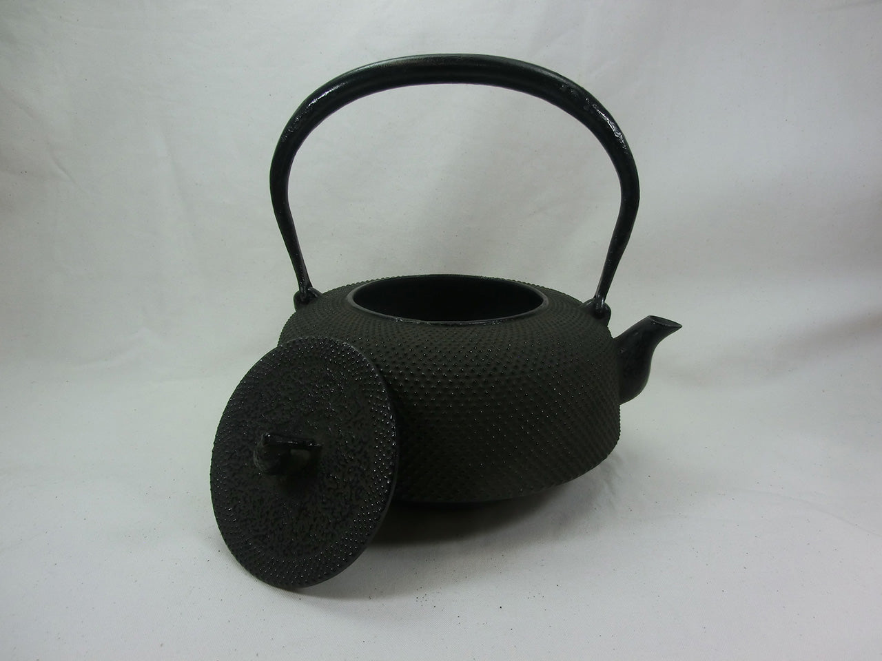 Tea supplies, Iron kettle, Shinmandai Arare, Black, 1.3L - Yoshinorii Oikawa, Nambu ironware, Metalwork