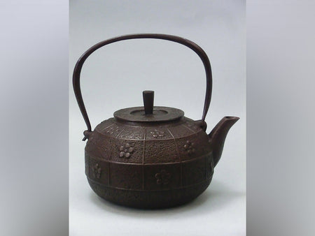 Tea supplies, Iron kettle, Chamfering Plum blossom, 1.6L - Kei Sato , Nambu ironware, Metalwork
