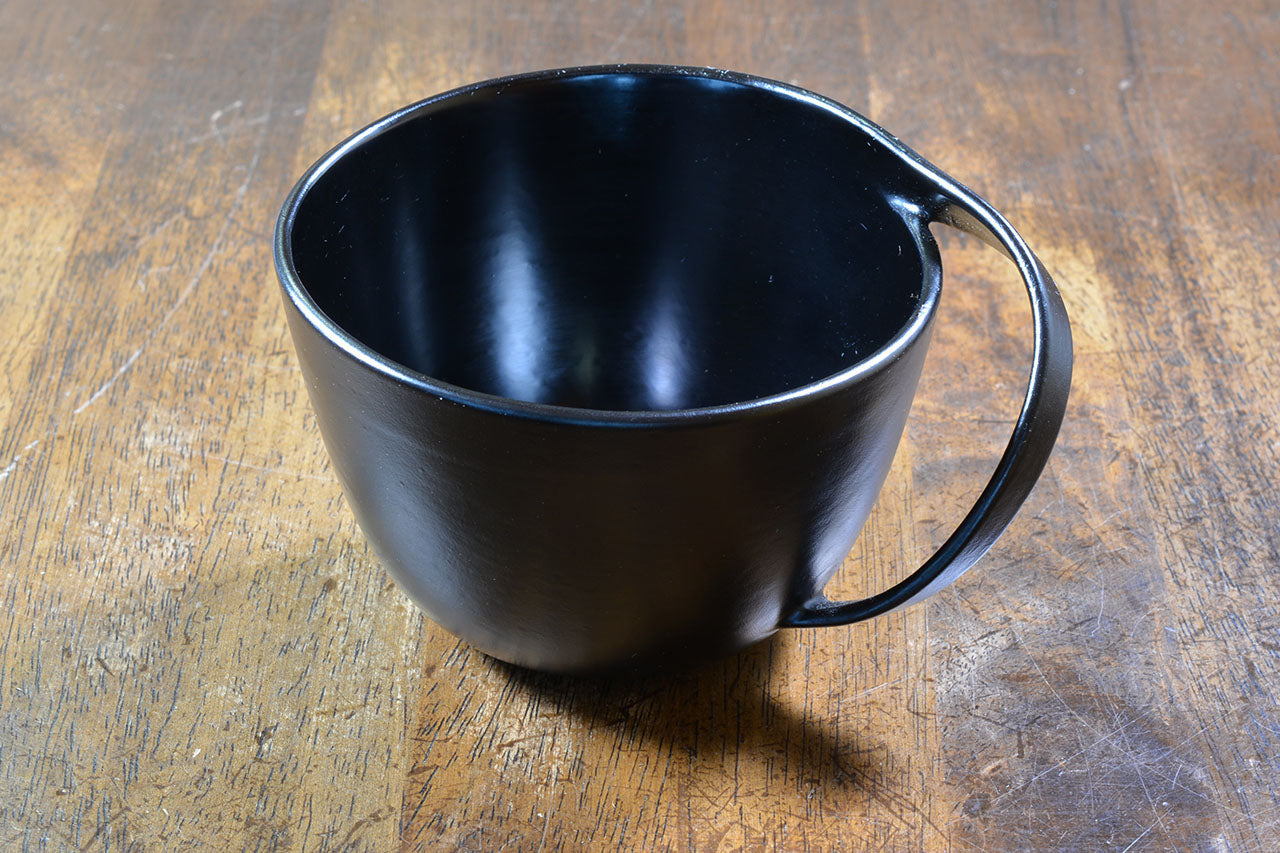 Cafe supplies, Coffee cup with bent handle, Zelkova wood - Toshiki Ozono, Kamakura carved lacquerware