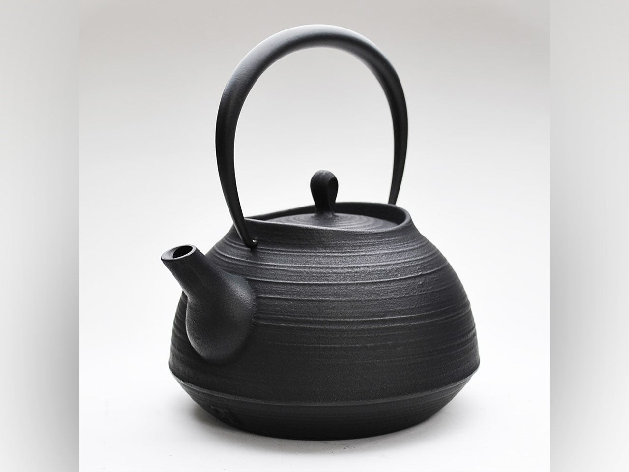 茶具 鐵壺 刷毛目 1.3L 黑色 200V電磁爐可用 南部鐵器 金屬工藝品