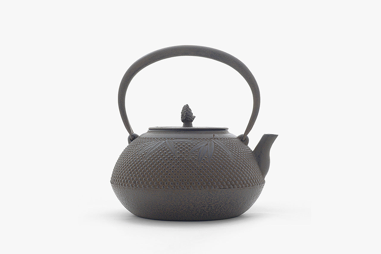 Tea supplies, Iron kettle Koma shape 2.0L, Induction cooker compatible - Chobun Hasegawa, Yamagata cast iron, Metalwork