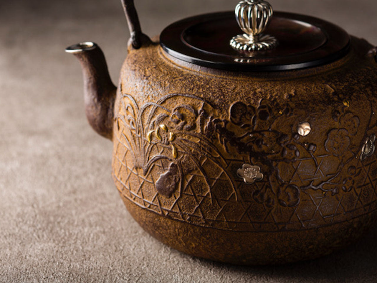Tea supplies, Iron kettle, with flower inlay Flower basket pattern No.15 1.8L - Award-winning work, Seiko Sato, Yamagata cast iron, Metalwork