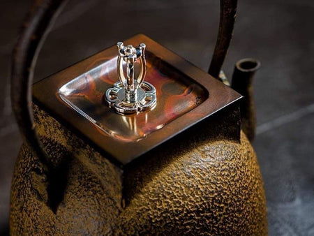 Tea supplies, Iron kettle, Square lid, Eaves design 1.1L - Takumi Sato, Yamagata cast iron, Metalwork